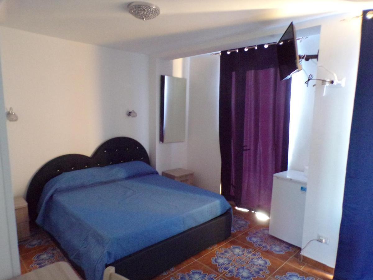 NUOVA AURORA Rent Rooms Roccalumera Buitenkant foto