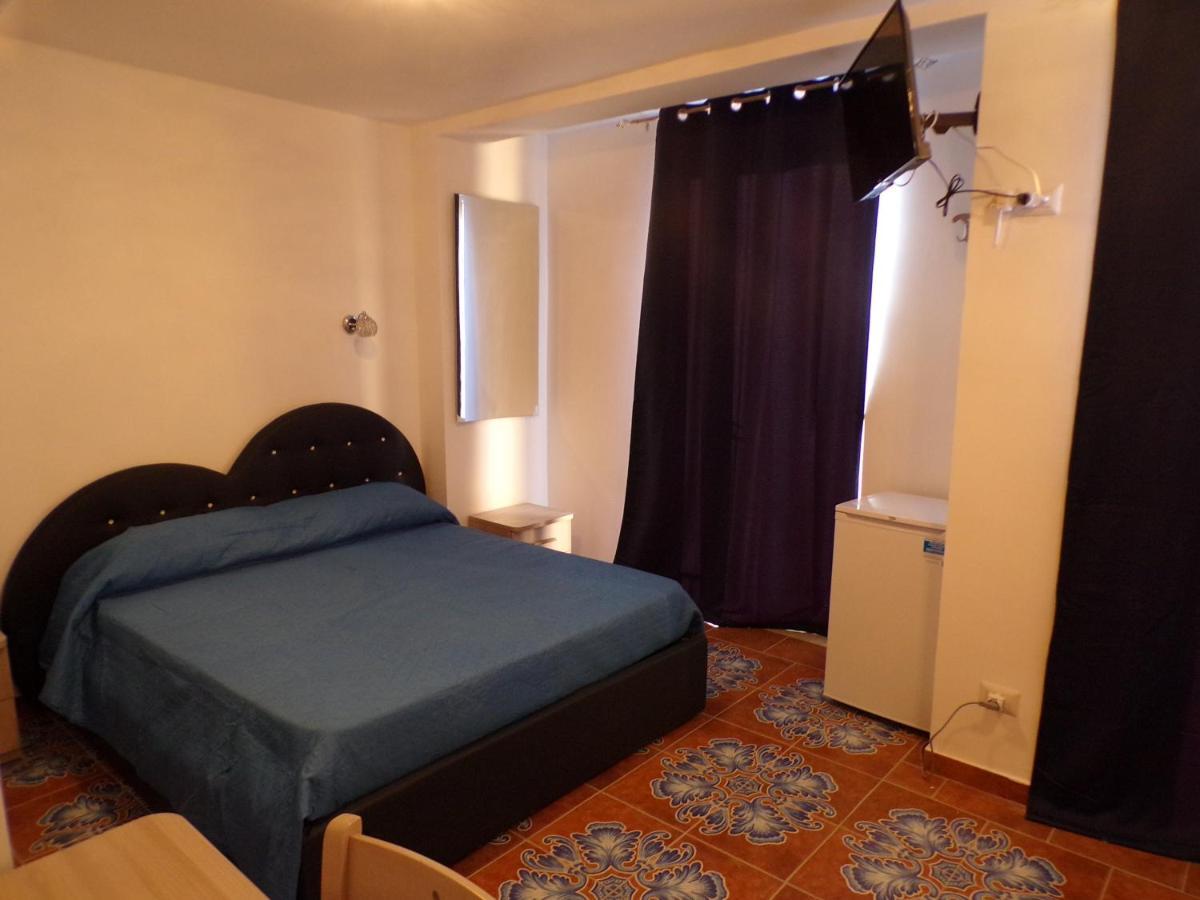 NUOVA AURORA Rent Rooms Roccalumera Buitenkant foto
