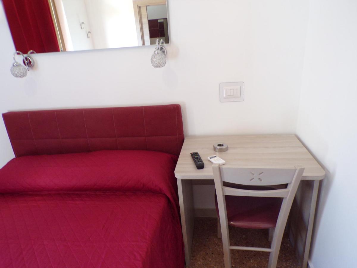 NUOVA AURORA Rent Rooms Roccalumera Buitenkant foto