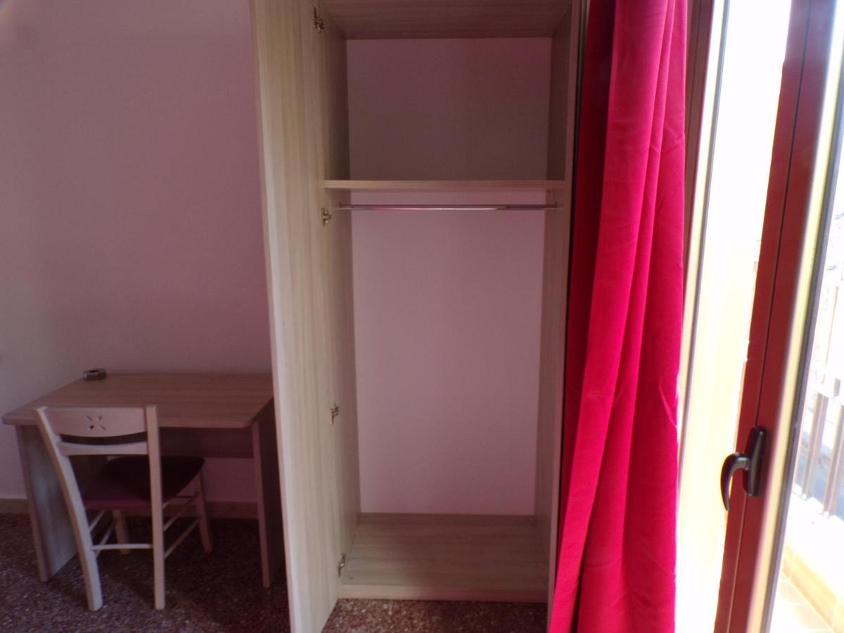 NUOVA AURORA Rent Rooms Roccalumera Buitenkant foto