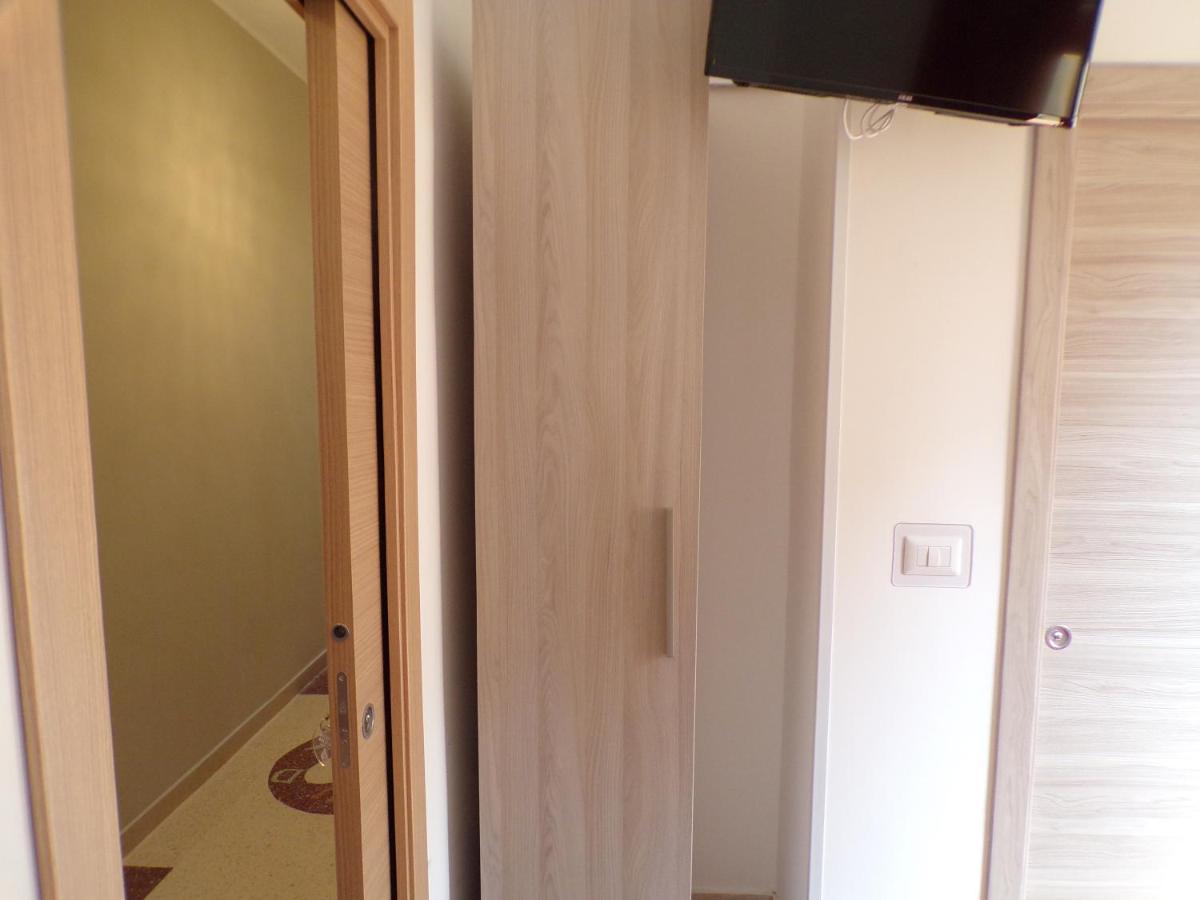NUOVA AURORA Rent Rooms Roccalumera Buitenkant foto