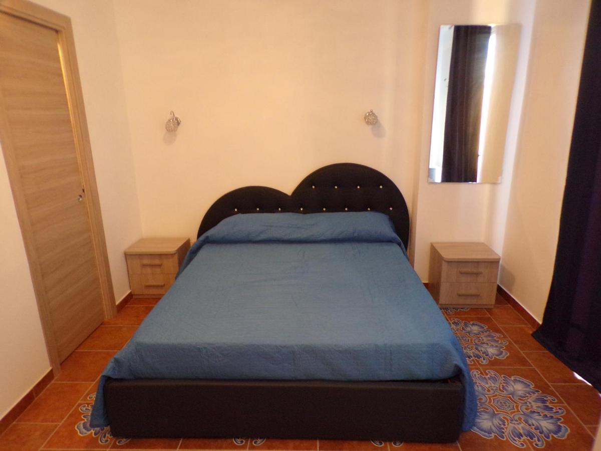 NUOVA AURORA Rent Rooms Roccalumera Buitenkant foto
