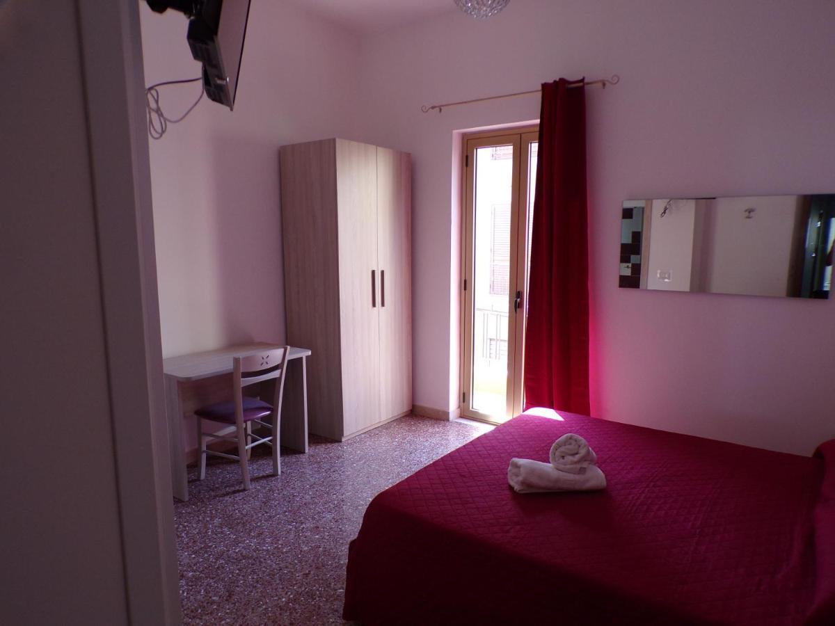 NUOVA AURORA Rent Rooms Roccalumera Buitenkant foto