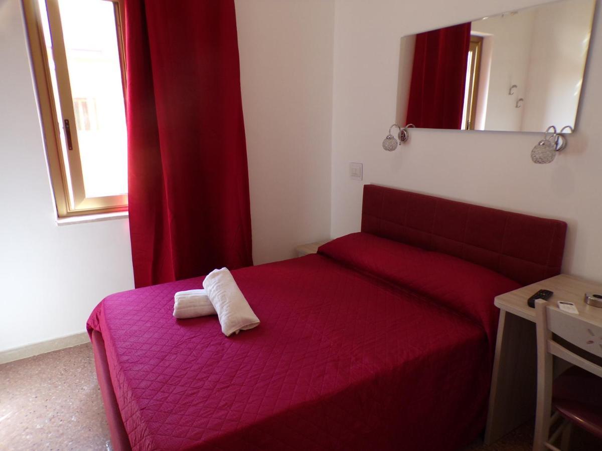 NUOVA AURORA Rent Rooms Roccalumera Buitenkant foto