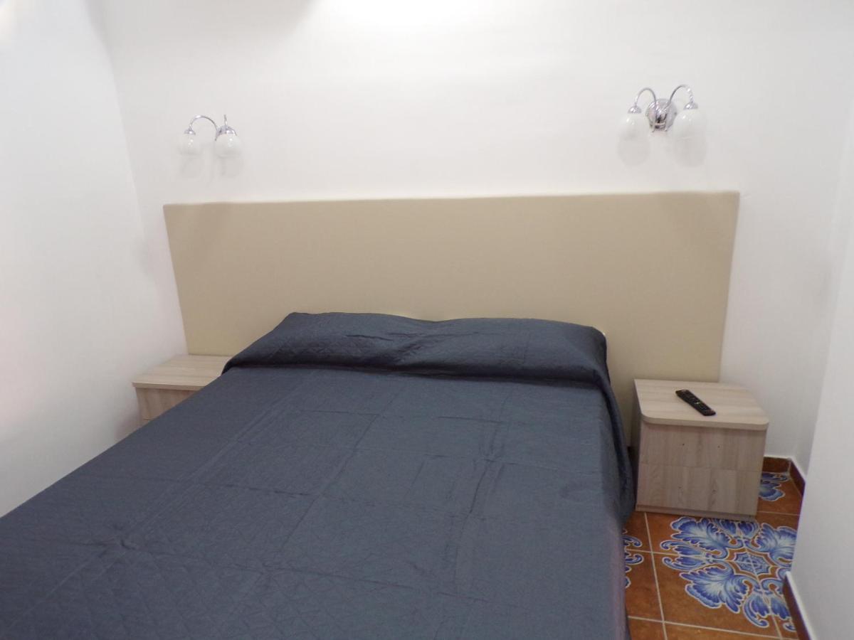 NUOVA AURORA Rent Rooms Roccalumera Buitenkant foto