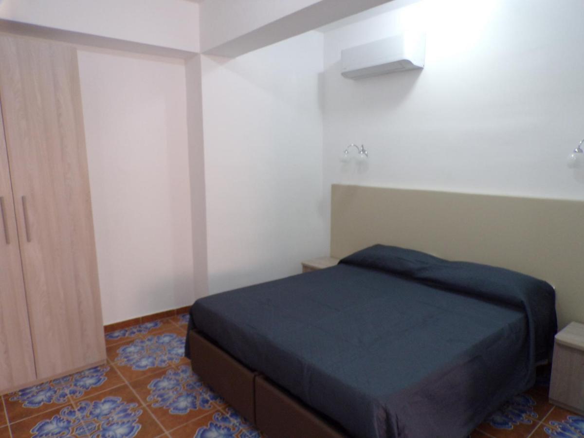 NUOVA AURORA Rent Rooms Roccalumera Buitenkant foto