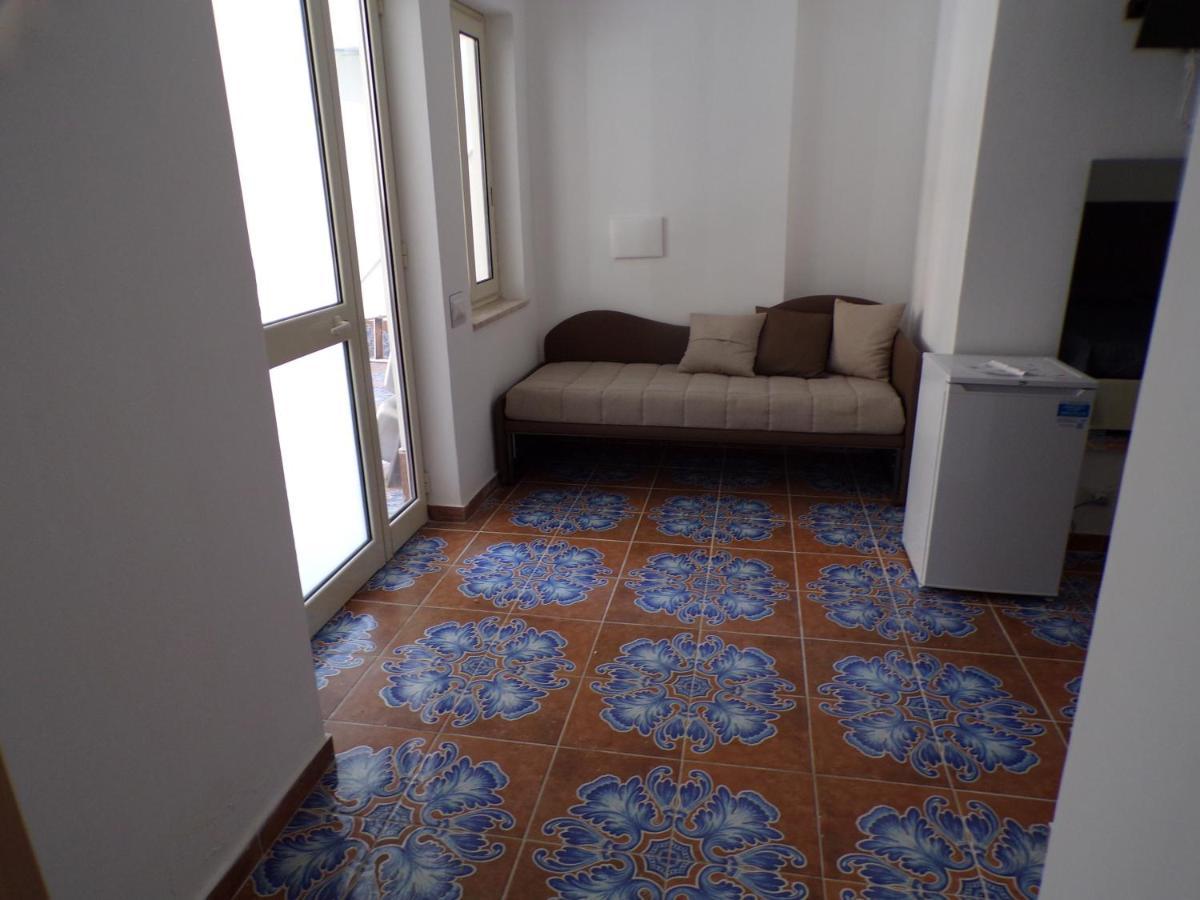 NUOVA AURORA Rent Rooms Roccalumera Buitenkant foto