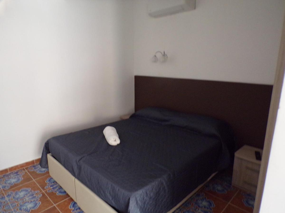 NUOVA AURORA Rent Rooms Roccalumera Buitenkant foto