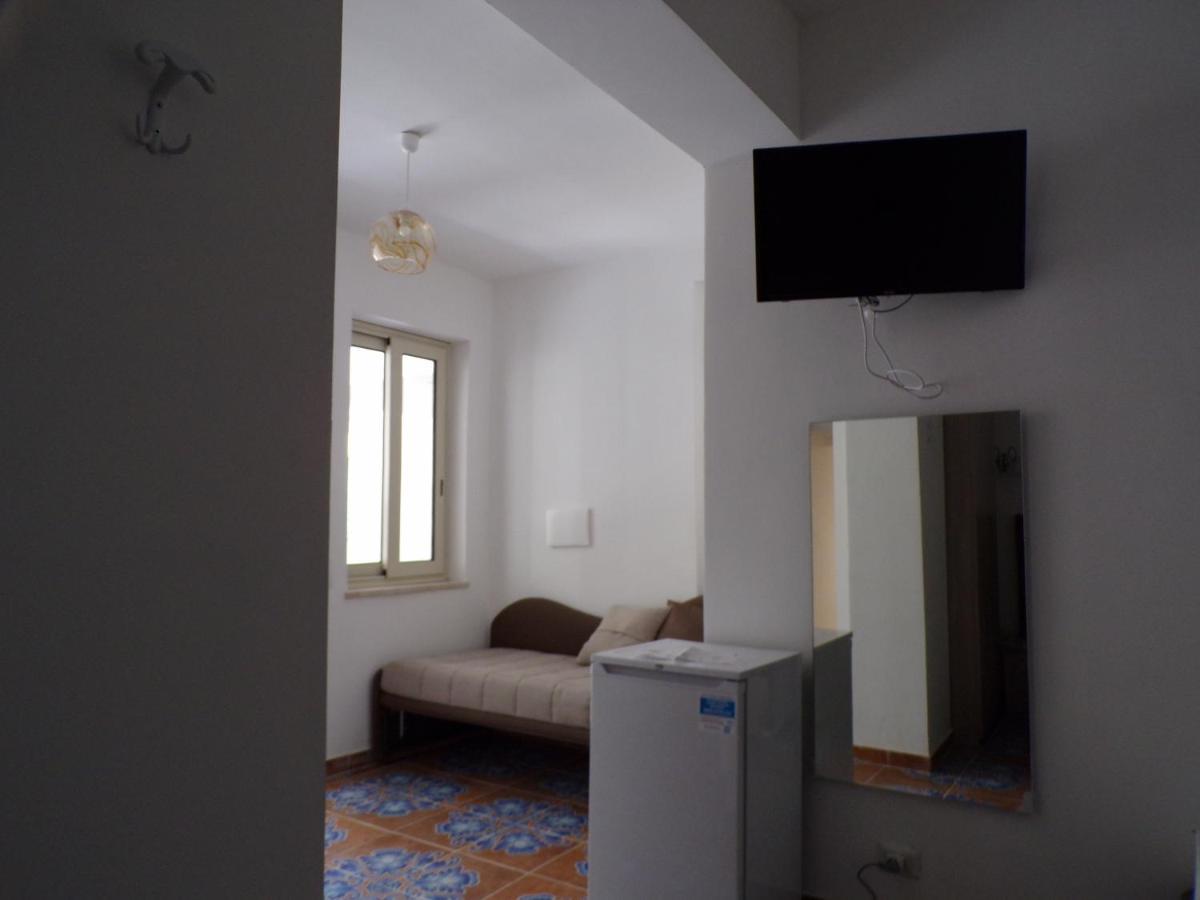 NUOVA AURORA Rent Rooms Roccalumera Buitenkant foto