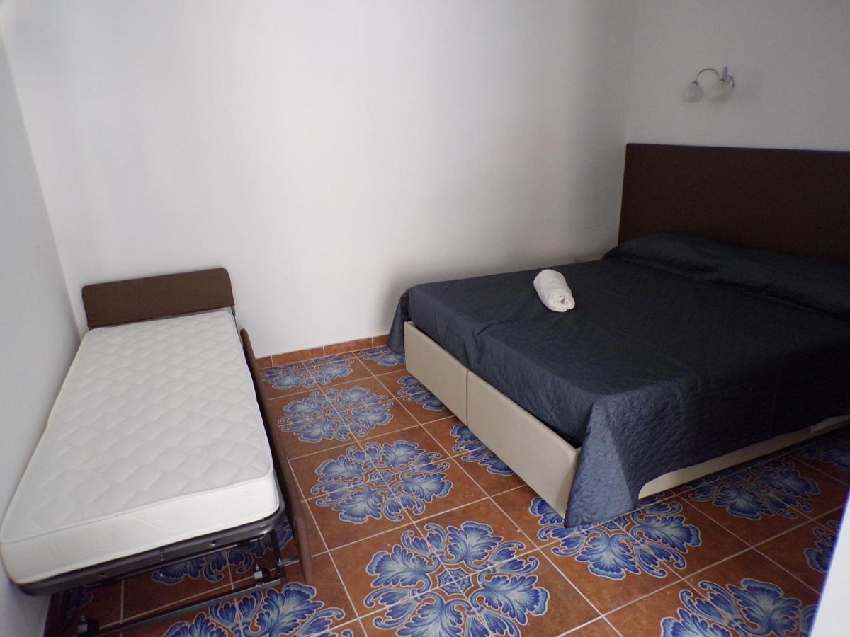 NUOVA AURORA Rent Rooms Roccalumera Buitenkant foto