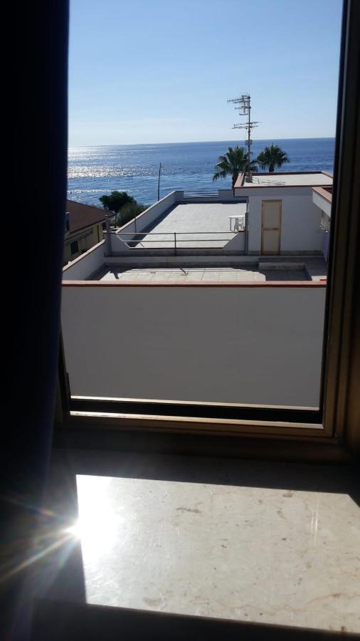 NUOVA AURORA Rent Rooms Roccalumera Buitenkant foto