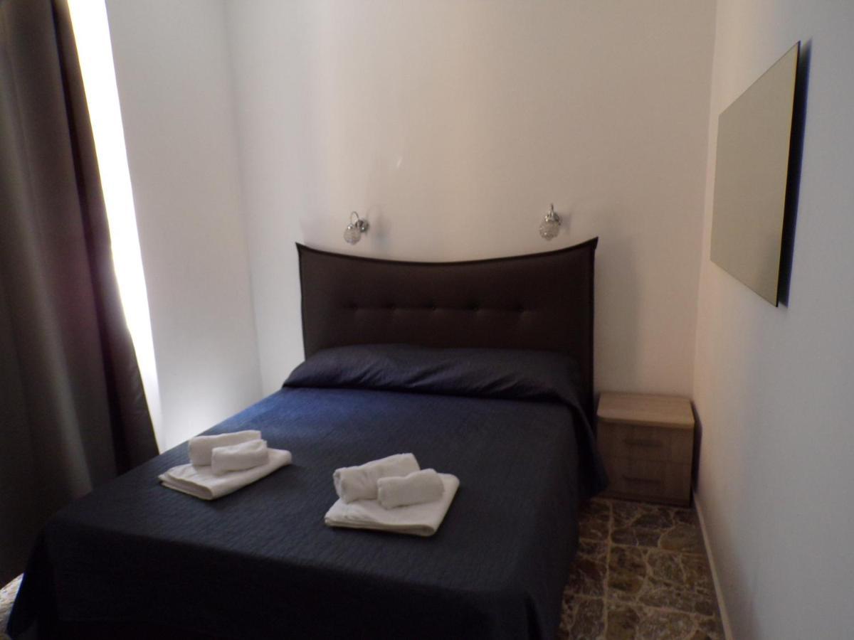 NUOVA AURORA Rent Rooms Roccalumera Buitenkant foto