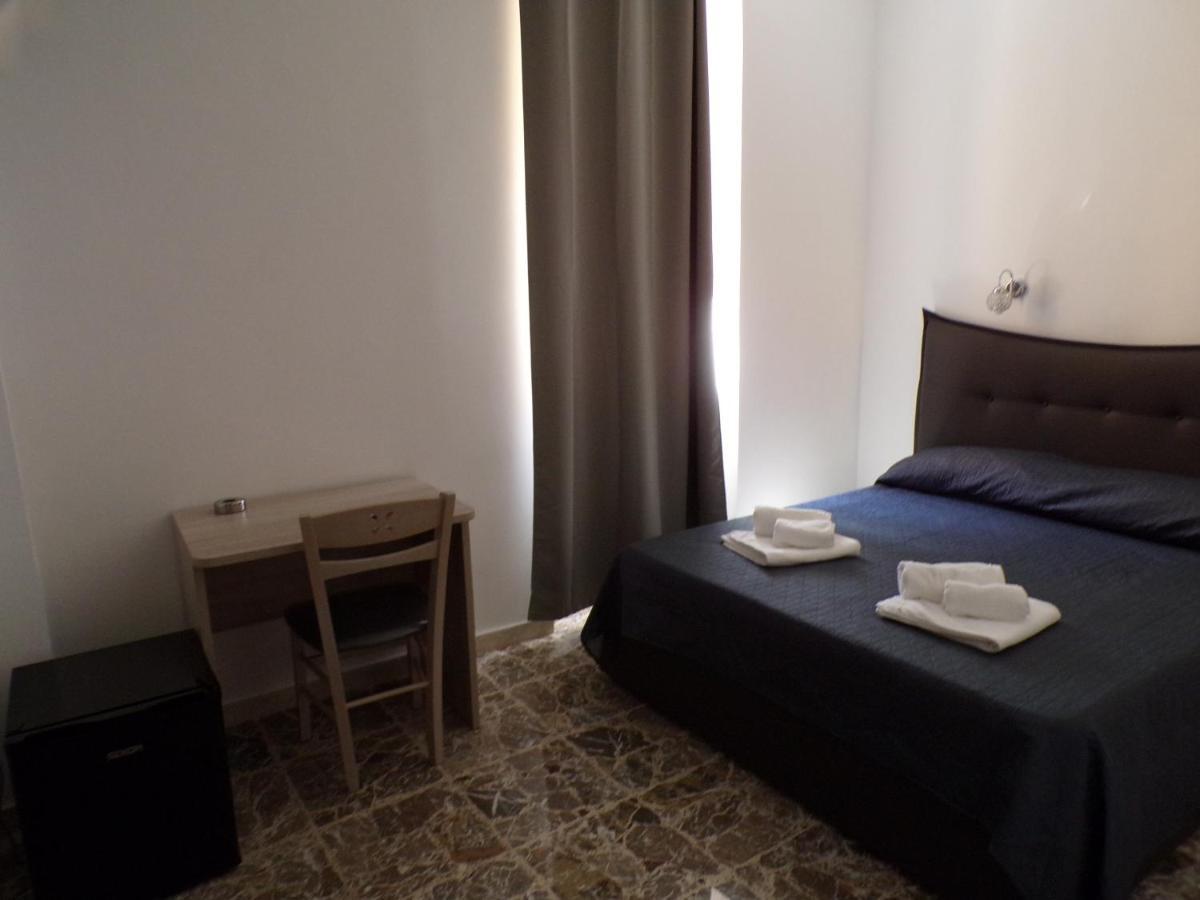 NUOVA AURORA Rent Rooms Roccalumera Buitenkant foto