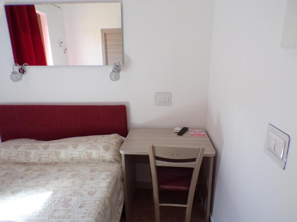 NUOVA AURORA Rent Rooms Roccalumera Buitenkant foto