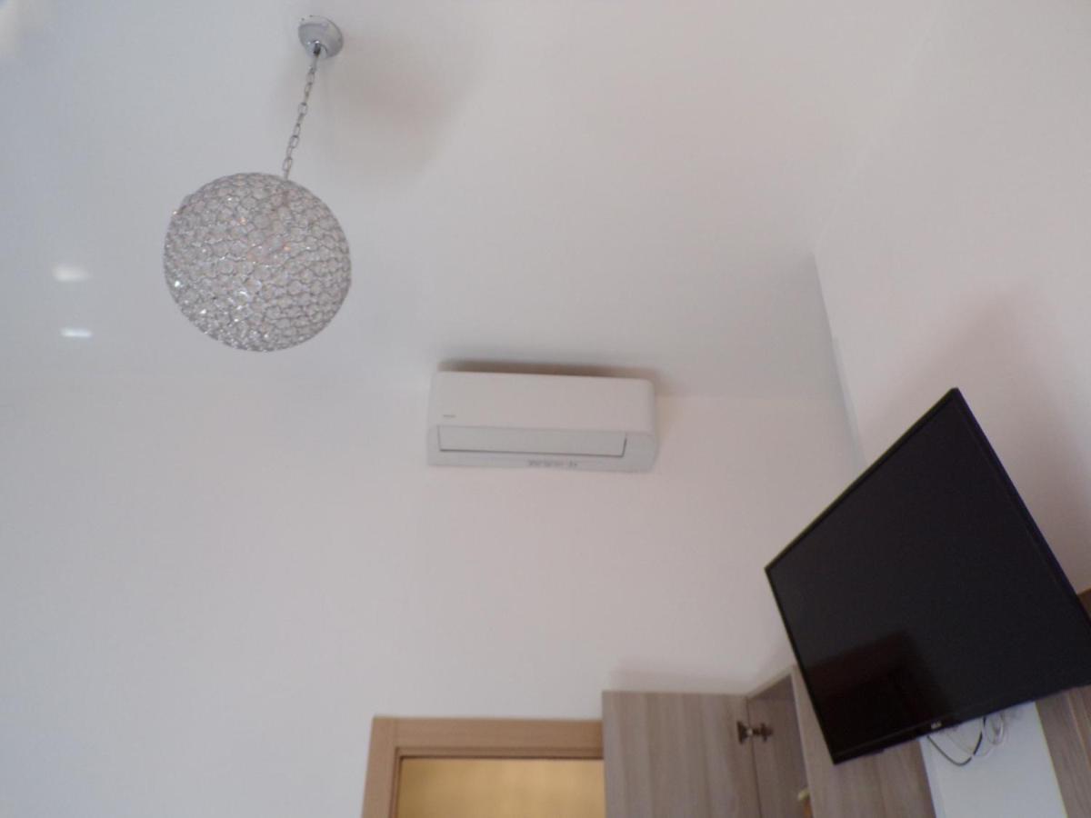 NUOVA AURORA Rent Rooms Roccalumera Buitenkant foto
