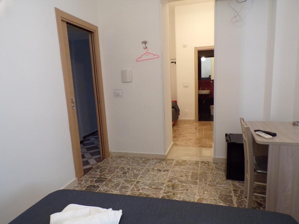 NUOVA AURORA Rent Rooms Roccalumera Buitenkant foto