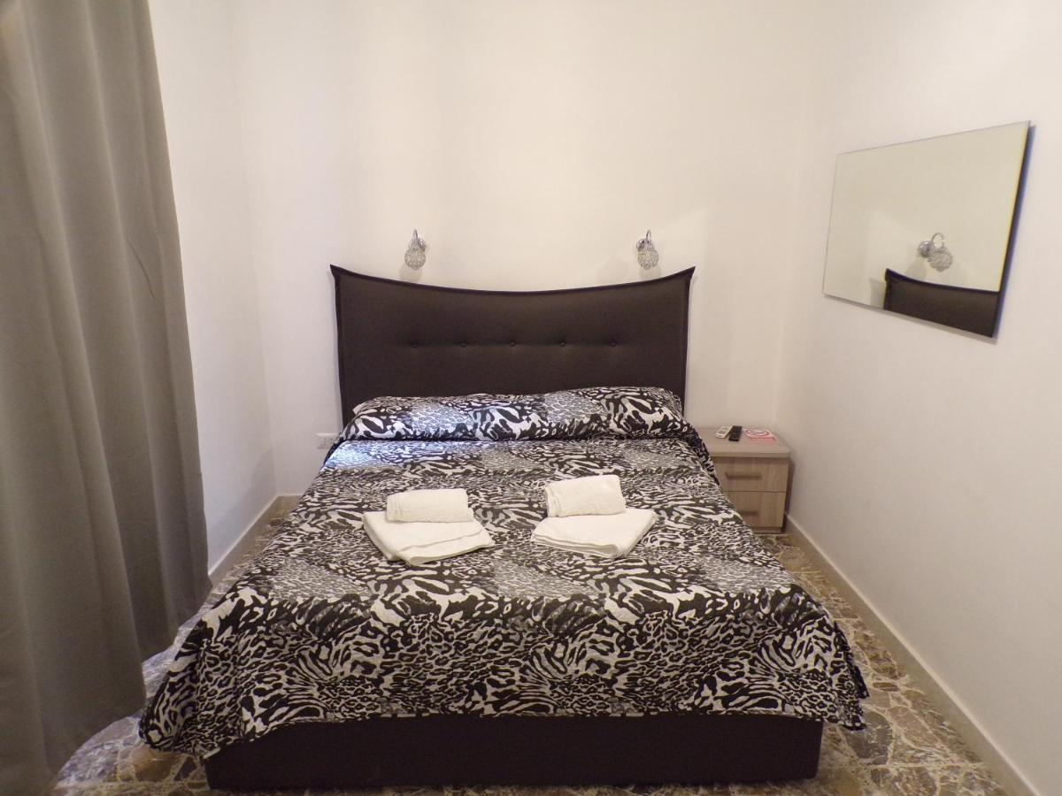 NUOVA AURORA Rent Rooms Roccalumera Buitenkant foto