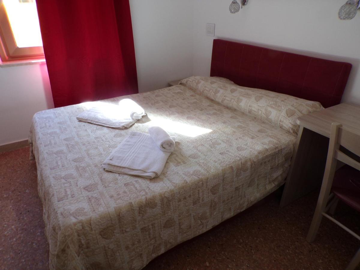 NUOVA AURORA Rent Rooms Roccalumera Buitenkant foto